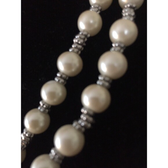 Vintage Chaps Faux Pearls Glass Beads Necklace with Silver Tone Beads & Clasp - Picture 8 of 9